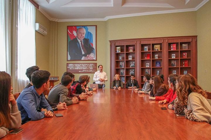 "UNEC Business English Conversation Club" iştirakçıları AccessBank-ı gələcək iş yeri kimi görür