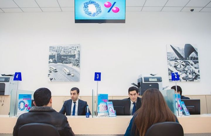 Son bir ildə banklarda işləyənlərin sayı 761 nəfər artıb