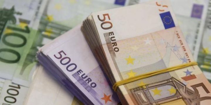 "Avro ticarət müharibəsinin qalibi ola bilər"