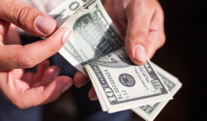 Banklarda Dollar və Avronun qiymətləri