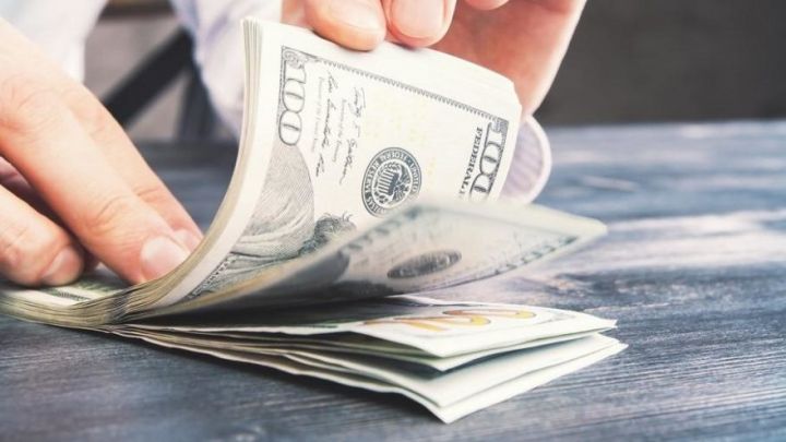 Hərracda Dollara tələb artıb