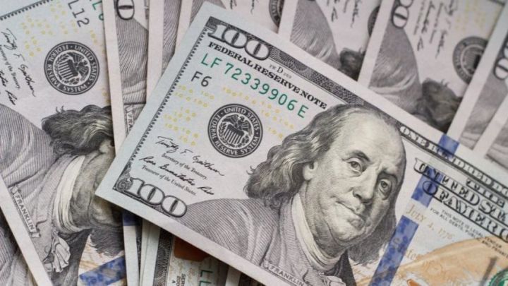 Hərracda Dollara tələb artmaqda davam edir