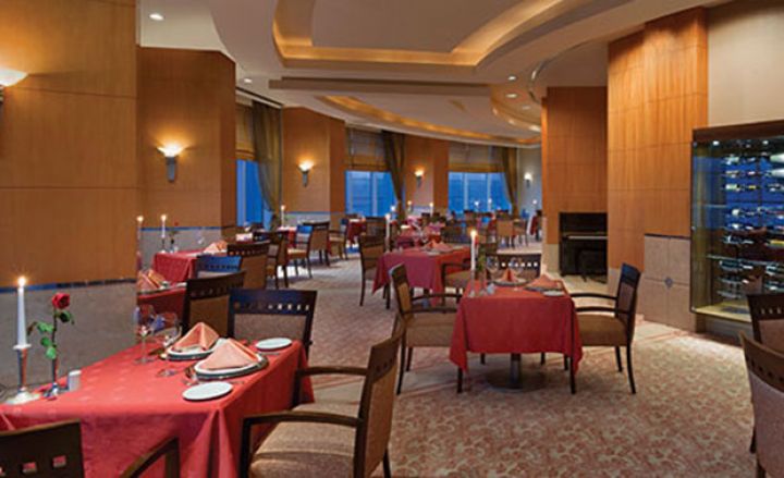 Kafe və restoranların daxilində xidmət göstərilməsinə icazə verildi