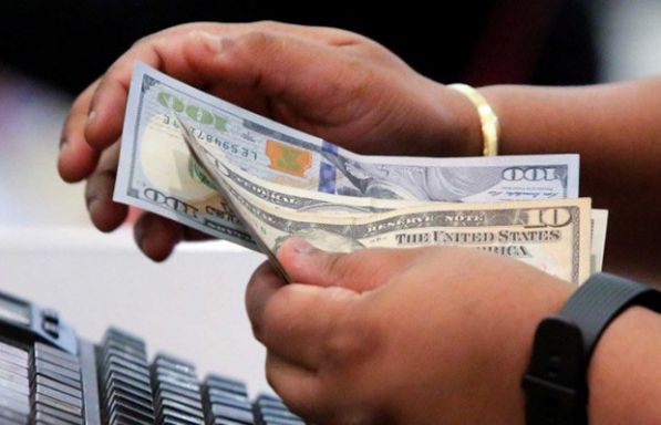 Banklarda Dollar, Avro, Rubl və lirənin alış-satış qiymətləri