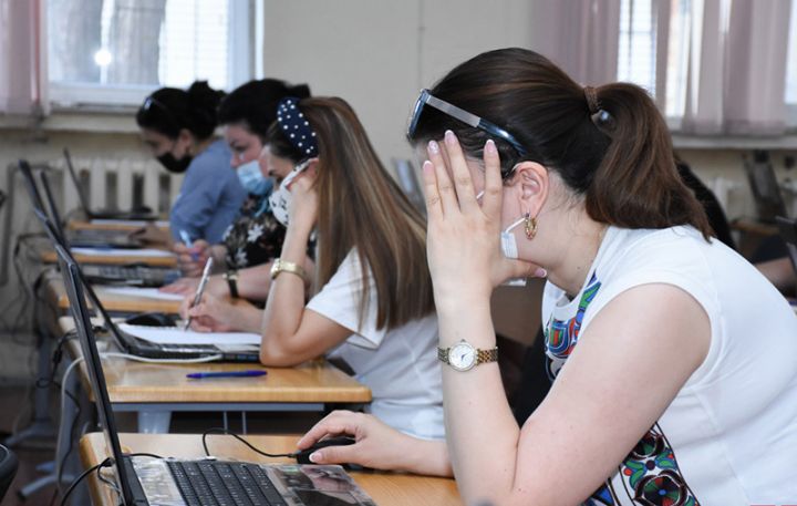 Altı günlük iş həftəsinin tətbiqi təşəbbüsü rusların əksəriyyəti tərəfindən dəstəklənməyib.
