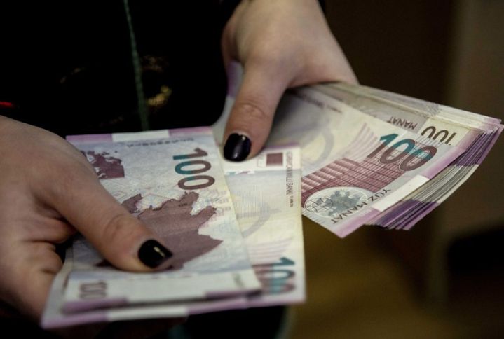 Azərbaycanda əhalinin bank əmanətləri bir ayda 200 milyon manat azalıb