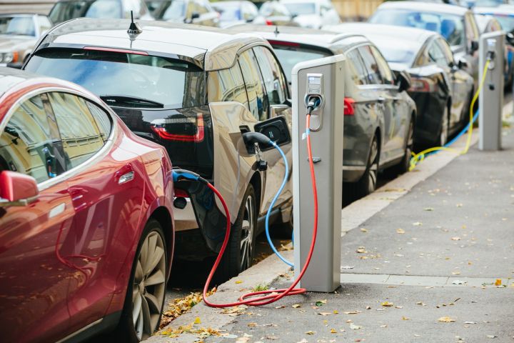 "Elektromobillərin qlobal avtomobil satışındakı payı 10%-ə çatıb"