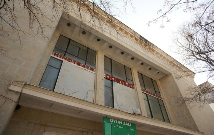 “Dostluq” kinoteatrının sökülməsi ilə bağlı iddiaya Dövlət Komitəsi cavab verdi