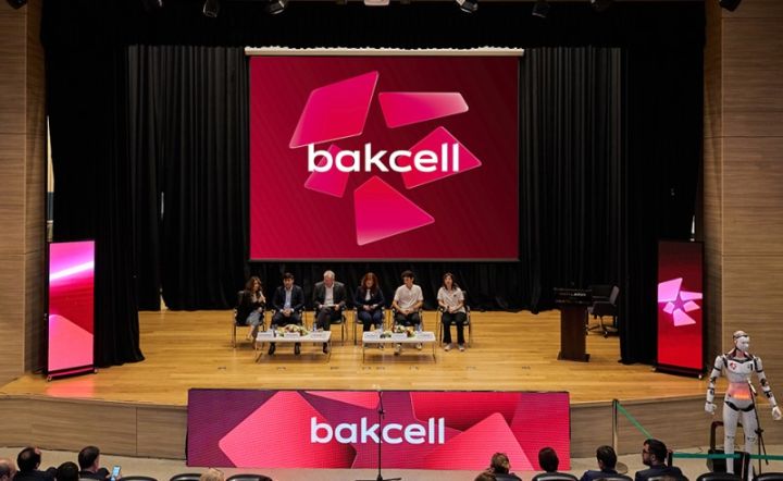 “Bakcell”in Baş İcraçı Direktoru Müasir Təhsil Kompleksinin şagirdləri ilə görüşüb