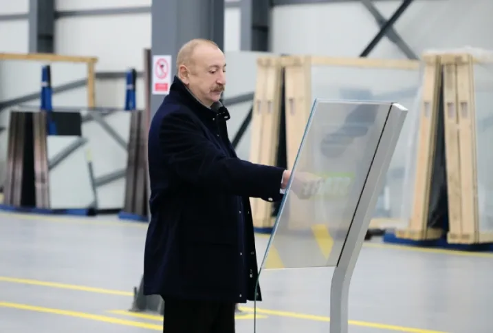 Güzgü vərəqələrin istehsalı zavodunun açılışın olub